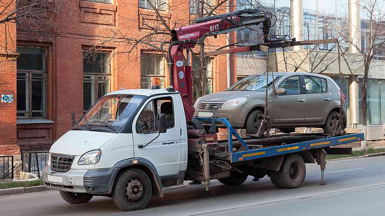 Незаконные основания для эвакуации ТС выпускника автошколы Барнаула